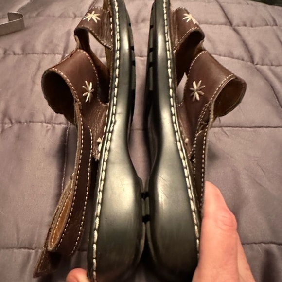 Natural Soul Leather Sandals with Velcro Strap Adjustment. Embroidered. Sz 8.5 - Picture 8 of 11